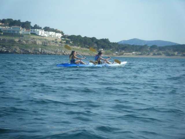  En fr faire du kayak sur la plage de Tamarit